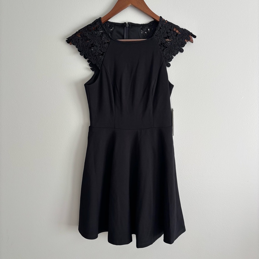 Lulus black knit floral lace short sleeve dress size xs NWT